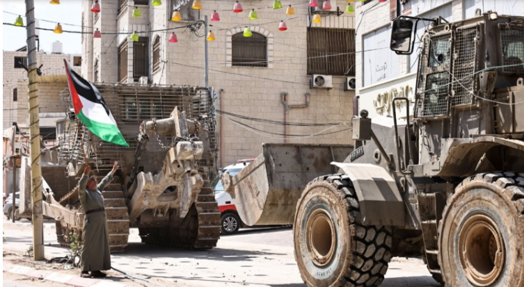 استشهاد 17 فلسطينيا من بينهم 3 من منتظري المساعدات